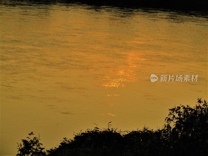 日本。十月。江户川的日落。