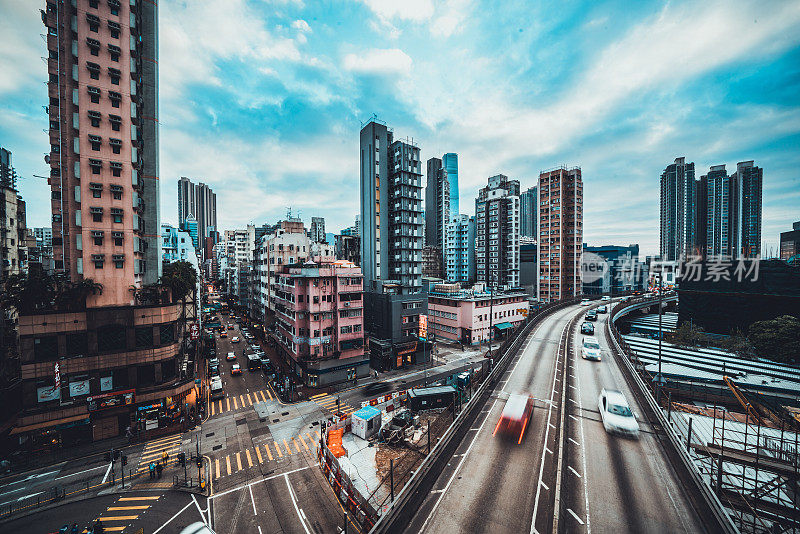 鸟瞰图拥挤的九龙城油麻地，香港