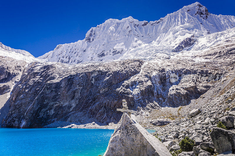 位于白雪皑皑的秘鲁安第斯山脉的69号蓝绿色拉古那岛――秘鲁的Ancash