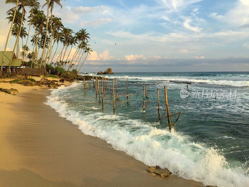 斯里兰卡印度洋沿岸的高跷渔场
