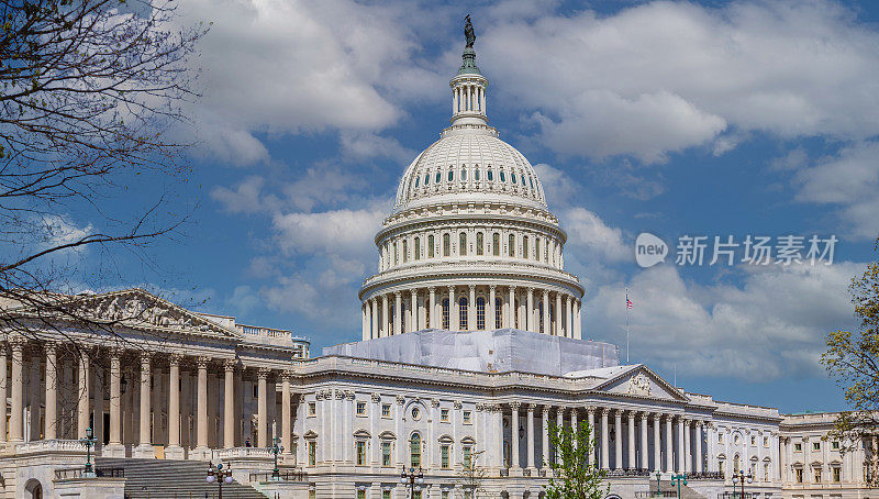 美国华盛顿特区，蓝天白云，美国国会大厦东Façade。