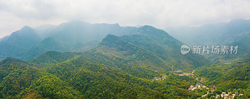 风力发电大面积分布在山区