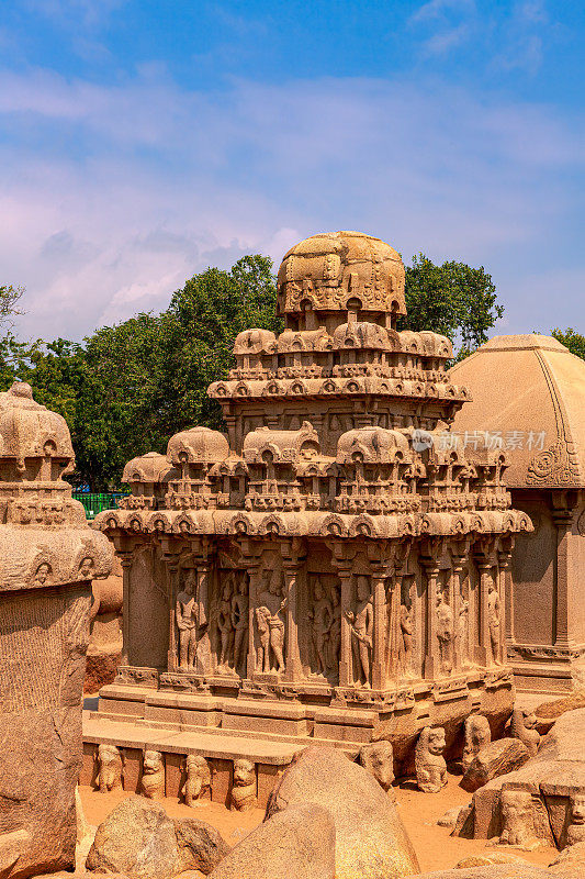 印度，马哈巴利普兰——帕拉瓦瓦七世纪的阿诸那拉塔，由一块花岗岩雕刻而成