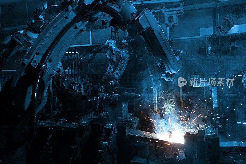 汽车零部件工业中焊接机器人的运动，汽车零部件工厂中焊接机器人的运动。