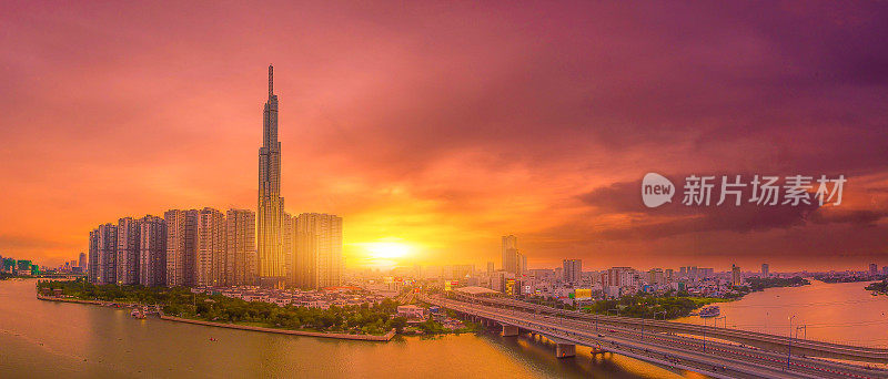 地标81的空中日落是越南胡志明市中心的一座超级高的摩天大楼