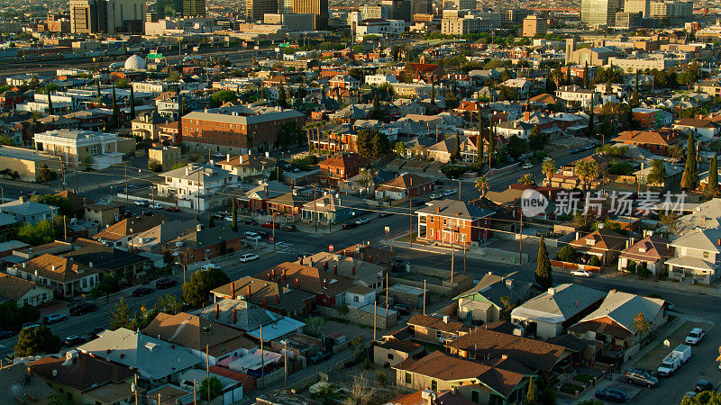 鸟瞰德克萨斯州埃尔帕索的住宅街道