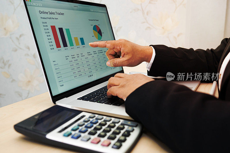 亚洲会计在现代办公、财务和商业理念下，用图表和计算器分析财务报告和项目会计。