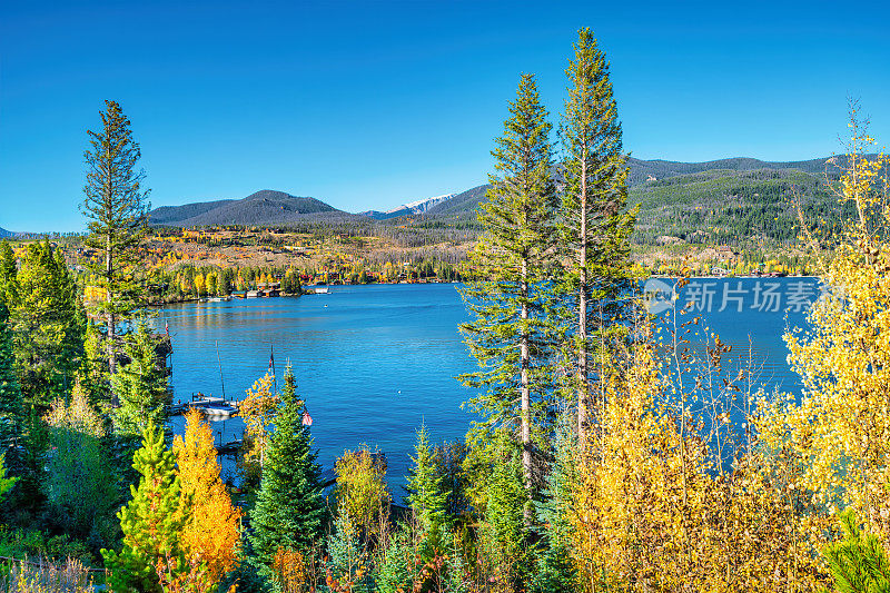 美国科罗拉多州落基山脉大湖的秋天