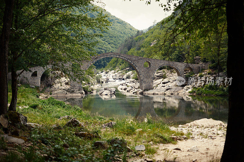 魔鬼之桥;保加利亚阿尔达河上的一座拱桥。古老的奥斯曼纪念碑
