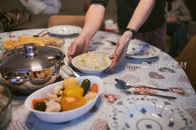 为我们全家准备午餐