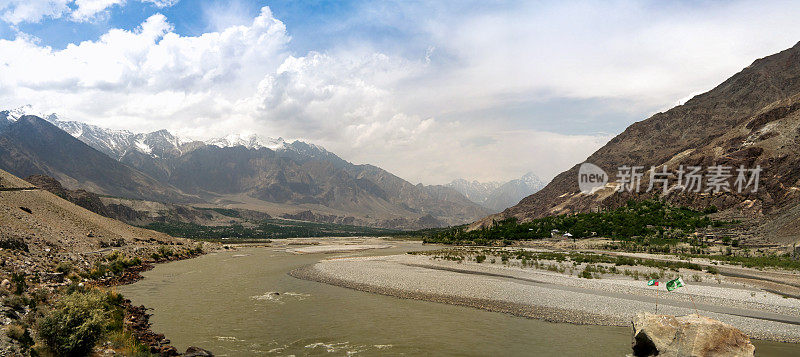 巴基斯坦吉尔吉特-巴尔蒂斯坦省吉尔吉特河全景图