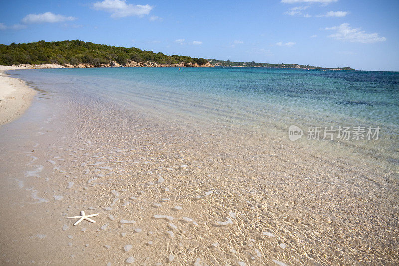 撒丁岛完美的海滩和清澈的海水