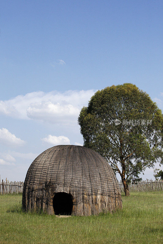 传统的祖鲁人的小屋
