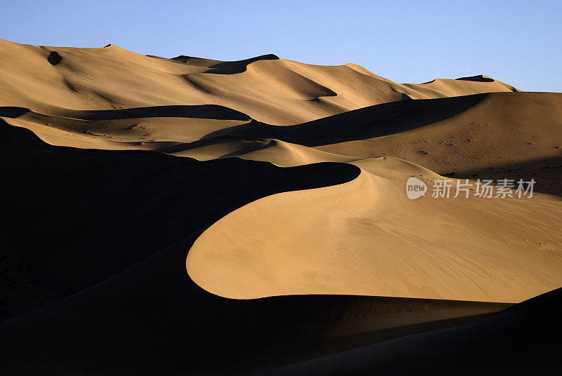 中国:丝绸之路:敦煌:名沙山:沙丘