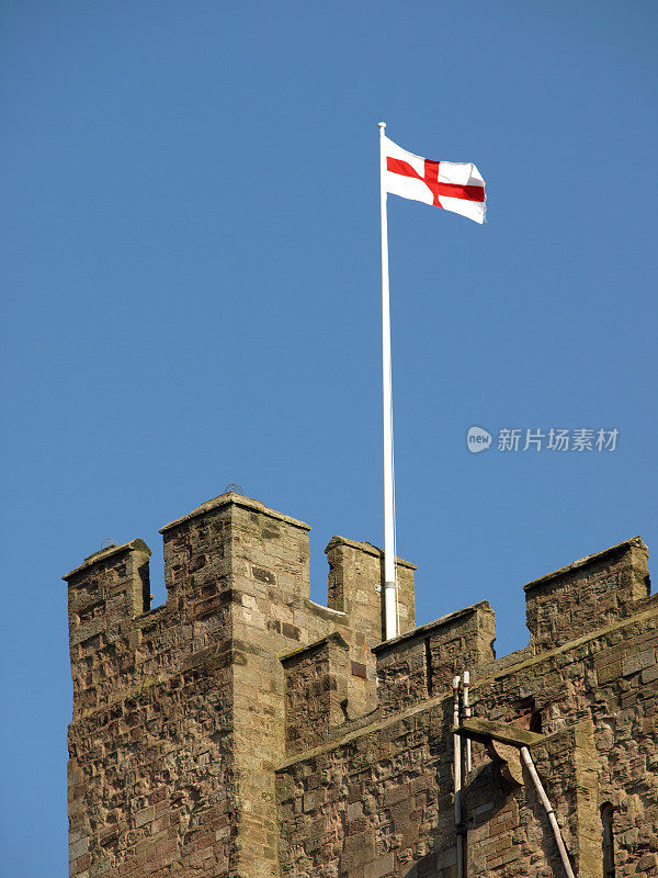 英国国旗从城堡飘扬