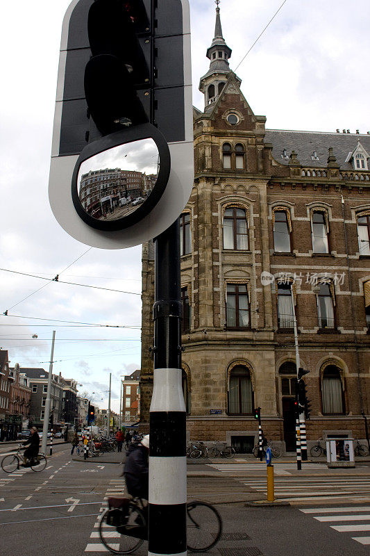 在阿姆斯特丹的十字路口