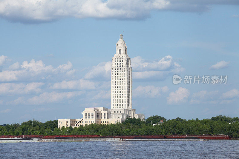 密西西比河畔的路易斯安那州议会大厦