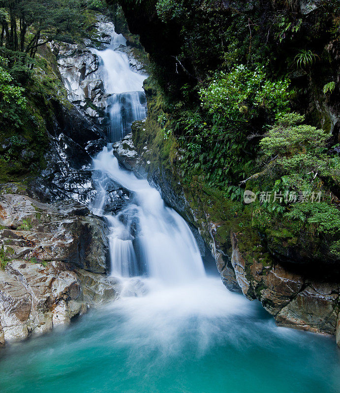瀑布，峡湾国家公园，新西兰