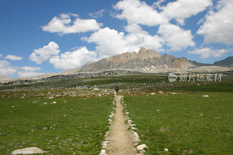 通往汉弗莱斯山的小路