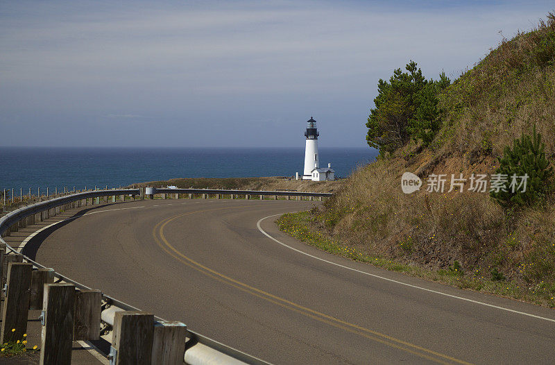 海岸高速公路上的灯塔