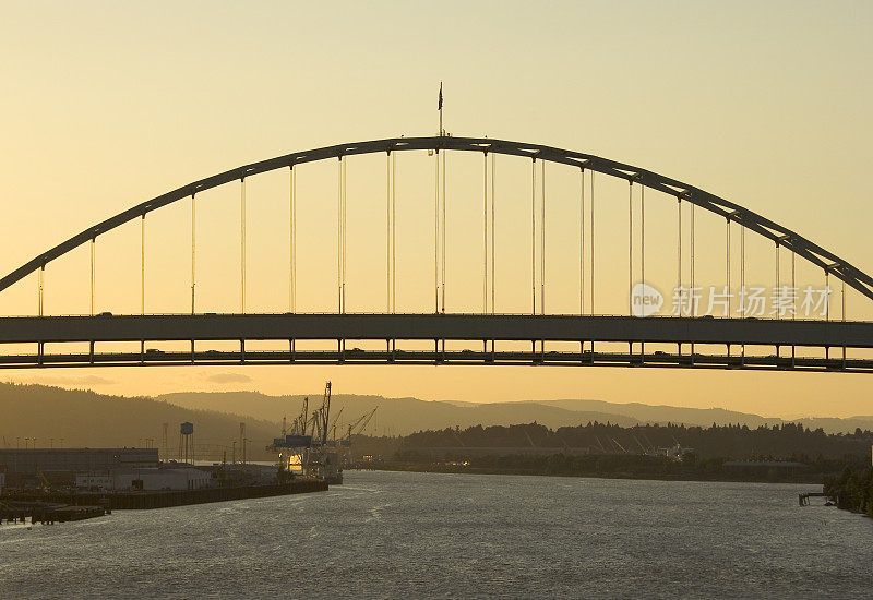 日落时分的弗里蒙特大桥