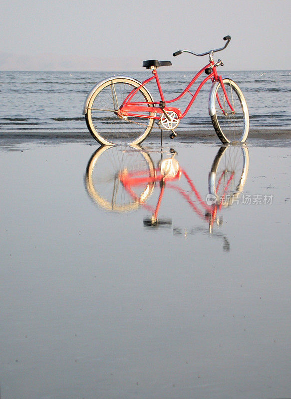 红色复古的自行车