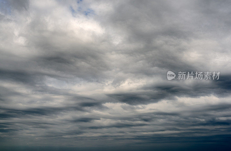 风暴的天空,雨