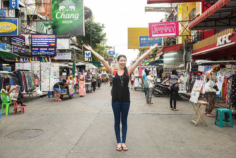 亚洲女人旅行有乐趣考山路泰国曼谷