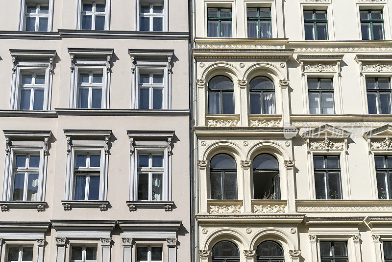 柏林Kreuzberg的两栋粉刷的老房子
