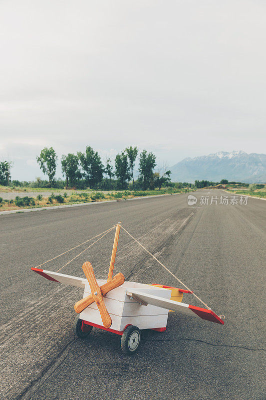 木制老式玩具飞机