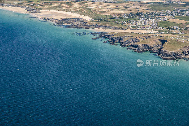 康斯坦丁湾和特雷斯农湾的鸟瞰图，北康沃尔