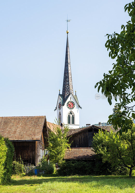 瑞士卢塞恩楚格(Zug)的一座教堂塔楼是这些木屋中的一个细节