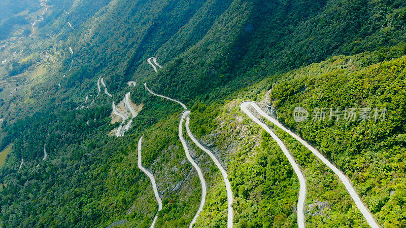 鸟瞰图曲线山路