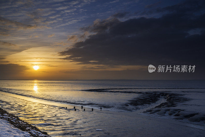 冬天日出时的瓦登海