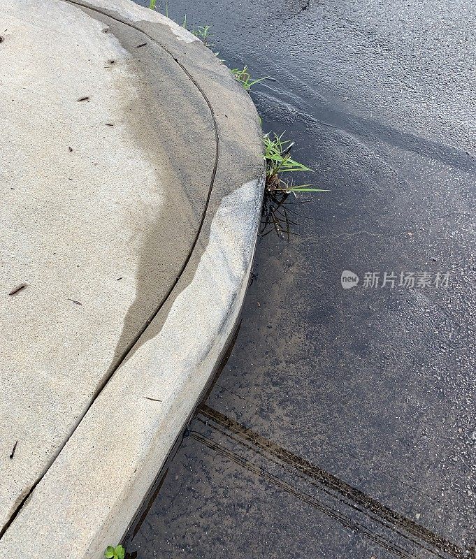 雨后城市的限制