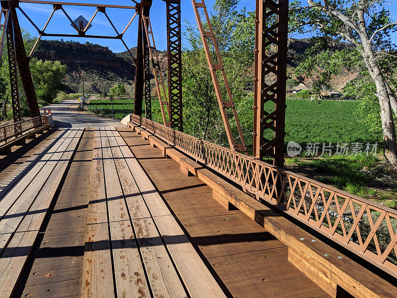 修复了犹他州罗克维尔市维珍河上的罗克维尔桥