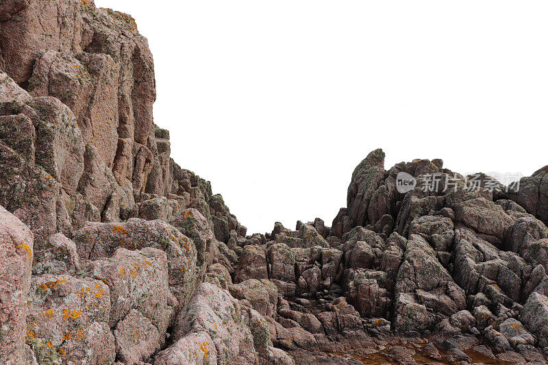 悬崖上的岩石和岩石池由红彼得黑德花岗岩制成