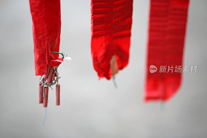 中国新年:传统的鞭炮和舞狮表演