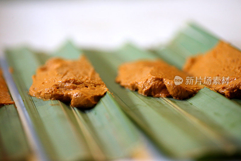 典型亚洲食品:“Otak-otak”(烤Attap叶包鱼饼)