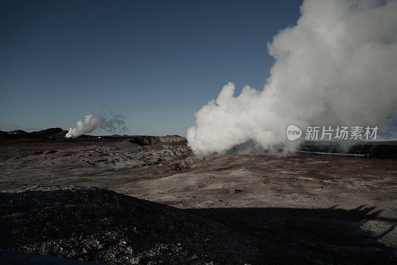 Hverarond地热区域。嘶嘶的蒸汽喷口