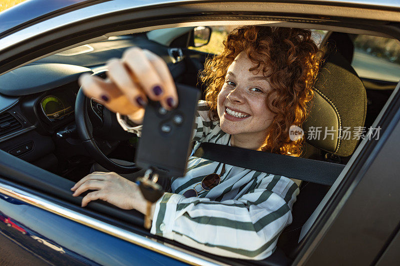 女人买汽车