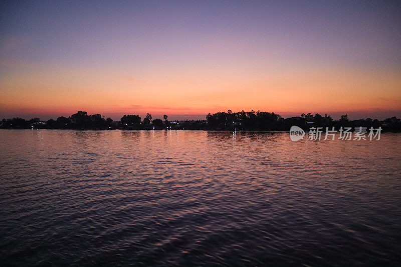 湄公河日落村