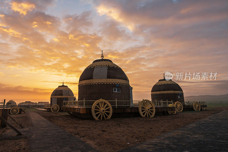 中国草原上蒙古包的全景