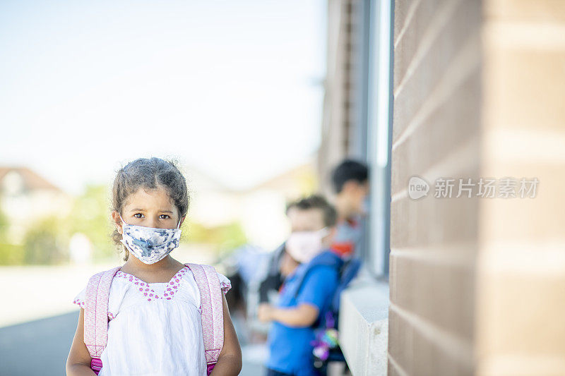 幼儿园的孩子回到学校