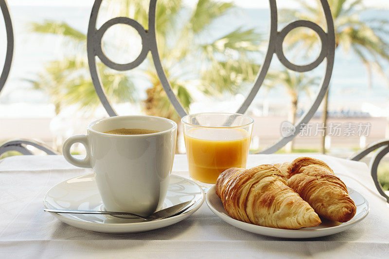 典型的法式早餐