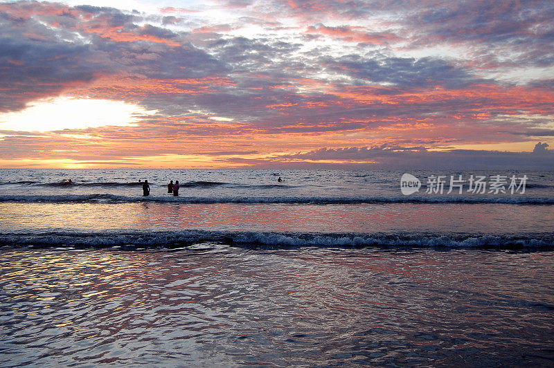 印尼巴厘岛库塔海滩日落