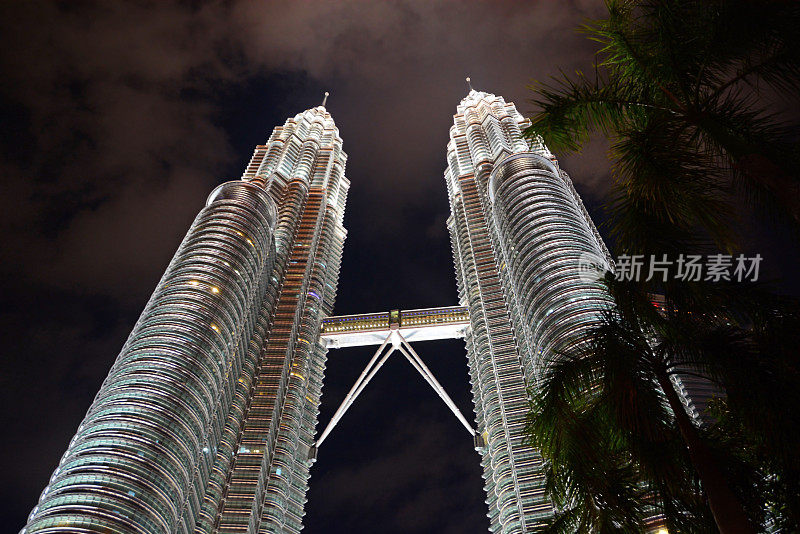 Petronas塔的夜晚。