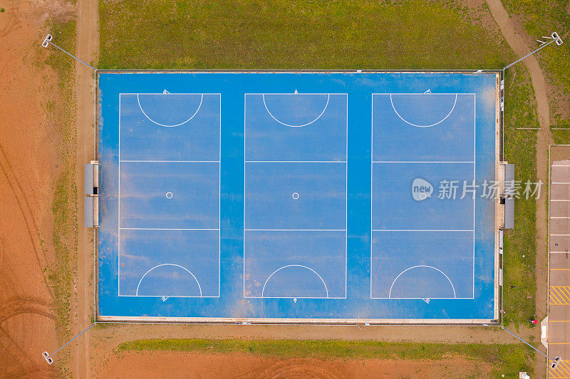 蓝色篮球场天线