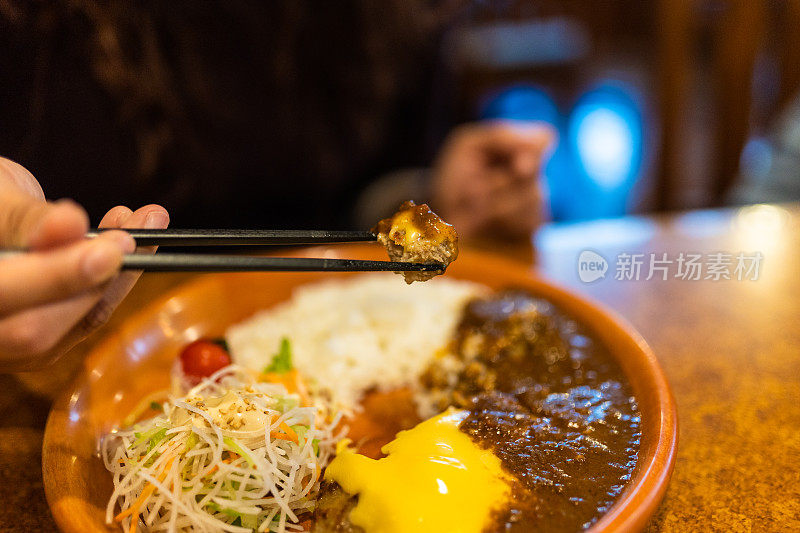 日式快餐，汉堡，肉饼，咖喱和米饭