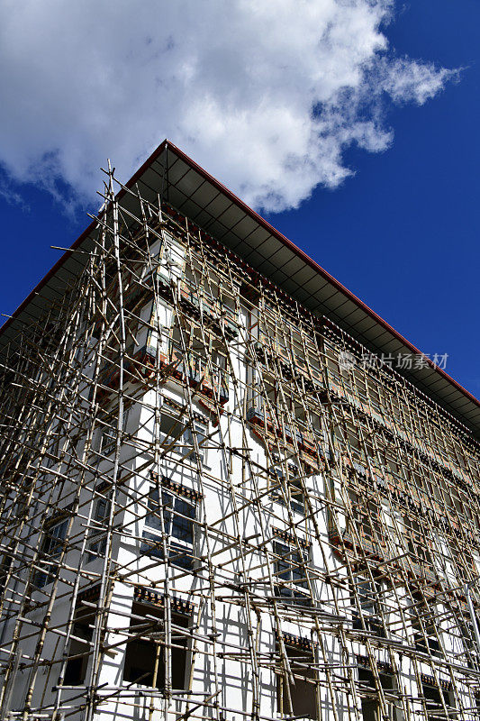 不丹廷布，用竹脚手架搭建的建筑